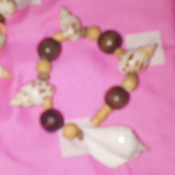 2 Surprise Beach shell 🐚 bracelet - Picture 2 of 8